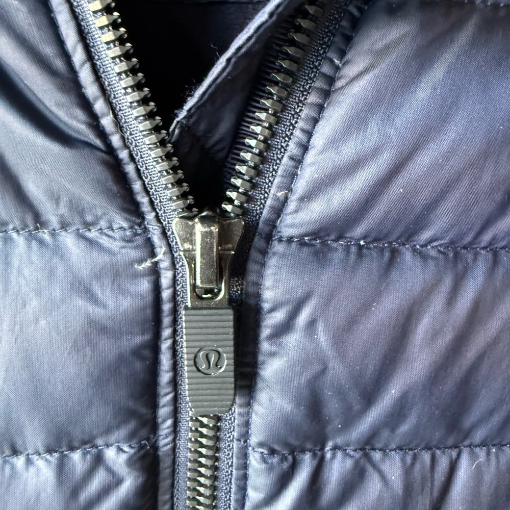 Woman’s LULULEMON BRAVE THE COLD JACKET! - Picture 3 of 10